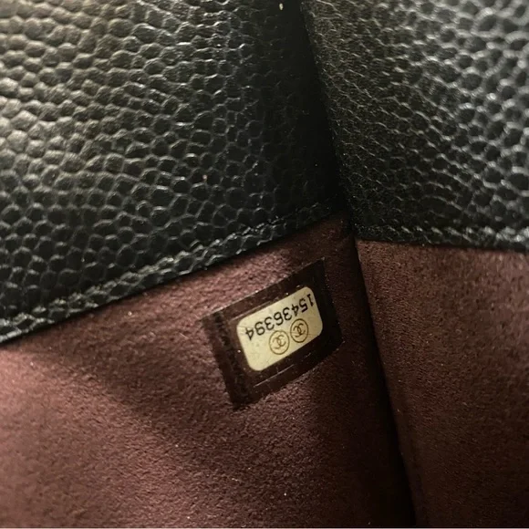 CHANEL Black Calfskin Quilted Classic iPad Tablet Case - Authentic - Picture 3 of 3